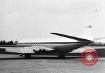 Standbild British Comet Jetliner Hertfordshire England, 1951, aus Sekunde 27 historischem Filmmaterial Videoclip 65675049704