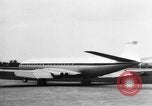 Standbild British Comet Jetliner Hertfordshire England, 1951, aus Sekunde 28 historischem Filmmaterial Videoclip 65675049704