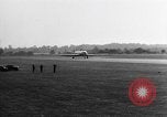 Standbild British Comet Jetliner Hertfordshire England, 1951, aus Sekunde 29 historischem Filmmaterial Videoclip 65675049704