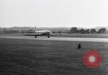 Standbild British Comet Jetliner Hertfordshire England, 1951, aus Sekunde 34 historischem Filmmaterial Videoclip 65675049704