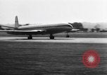 Standbild British Comet Jetliner Hertfordshire England, 1951, aus Sekunde 38 historischem Filmmaterial Videoclip 65675049704