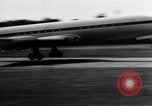 Standbild British Comet Jetliner Hertfordshire England, 1951, aus Sekunde 40 historischem Filmmaterial Videoclip 65675049704