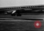 Standbild British Comet Jetliner Hertfordshire England, 1951, aus Sekunde 41 historischem Filmmaterial Videoclip 65675049704