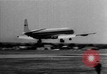 Standbild British Comet Jetliner Hertfordshire England, 1951, aus Sekunde 43 historischem Filmmaterial Videoclip 65675049704
