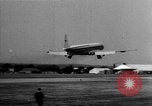 Standbild British Comet Jetliner Hertfordshire England, 1951, aus Sekunde 44 historischem Filmmaterial Videoclip 65675049704