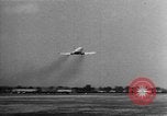 Standbild British Comet Jetliner Hertfordshire England, 1951, aus Sekunde 48 historischem Filmmaterial Videoclip 65675049704