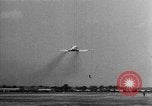 Standbild British Comet Jetliner Hertfordshire England, 1951, aus Sekunde 49 historischem Filmmaterial Videoclip 65675049704
