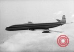 Standbild British Comet Jetliner Hertfordshire England, 1951, aus Sekunde 57 historischem Filmmaterial Videoclip 65675049704