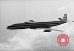 Standbild British Comet Jetliner Hertfordshire England, 1951, aus Sekunde 58 historischem Filmmaterial Videoclip 65675049704