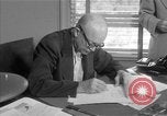 Standbild Dwight D Eisenhower Augusta Georgia USA, 1956, aus Sekunde 59 historischem Filmmaterial Videoclip 65675049705