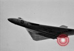 Image British Avro Vulcan bombardier jet Royaume-Uni, 1953, de la seconde 13 séquences d'archives historiques vidéo 65675049710