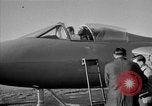 Image Neville Duc Tangmere Air Station Chichester Angleterre, 1953, de la seconde 10 séquences d'archives historiques vidéo 65675049711