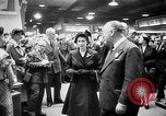 Standbild Queen Elizabeth Birmingham England, 1956, aus Sekunde 4 historischem Filmmaterial Videoclip 65675049716