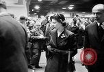 Standbild Queen Elizabeth Birmingham England, 1956, aus Sekunde 6 historischem Filmmaterial Videoclip 65675049716