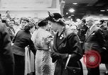 Standbild Queen Elizabeth Birmingham England, 1956, aus Sekunde 7 historischem Filmmaterial Videoclip 65675049716