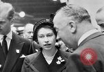 Standbild Queen Elizabeth Birmingham England, 1956, aus Sekunde 9 historischem Filmmaterial Videoclip 65675049716