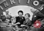 Standbild Queen Elizabeth Birmingham England, 1956, aus Sekunde 22 historischem Filmmaterial Videoclip 65675049716