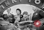 Standbild Queen Elizabeth Birmingham England, 1956, aus Sekunde 26 historischem Filmmaterial Videoclip 65675049716