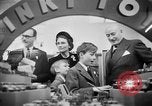 Standbild Queen Elizabeth Birmingham England, 1956, aus Sekunde 27 historischem Filmmaterial Videoclip 65675049716