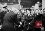 Standbild Queen Elizabeth Birmingham England, 1956, aus Sekunde 30 historischem Filmmaterial Videoclip 65675049716