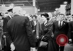 Standbild Queen Elizabeth Birmingham England, 1956, aus Sekunde 31 historischem Filmmaterial Videoclip 65675049716