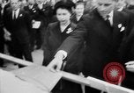 Standbild Queen Elizabeth Birmingham England, 1956, aus Sekunde 38 historischem Filmmaterial Videoclip 65675049716