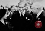 Standbild Queen Elizabeth Birmingham England, 1956, aus Sekunde 41 historischem Filmmaterial Videoclip 65675049716