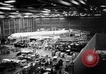 Standbild Bau der ersten Boeing Model 717 (KC-135) Renton Washington United States USA, 1956, aus Sekunde 47 historischem Filmmaterial Videoclip 65675049717