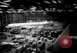 Standbild Bau der ersten Boeing Model 717 (KC-135) Renton Washington United States USA, 1956, aus Sekunde 49 historischem Filmmaterial Videoclip 65675049717