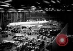 Standbild Bau der ersten Boeing Model 717 (KC-135) Renton Washington United States USA, 1956, aus Sekunde 51 historischem Filmmaterial Videoclip 65675049717
