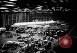 Standbild Bau der ersten Boeing Model 717 (KC-135) Renton Washington United States USA, 1956, aus Sekunde 54 historischem Filmmaterial Videoclip 65675049717