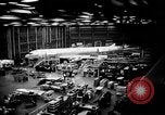 Standbild Bau der ersten Boeing Model 717 (KC-135) Renton Washington United States USA, 1956, aus Sekunde 55 historischem Filmmaterial Videoclip 65675049717