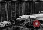 Standbild Bau der ersten Boeing Model 717 (KC-135) Renton Washington United States USA, 1956, aus Sekunde 59 historischem Filmmaterial Videoclip 65675049717