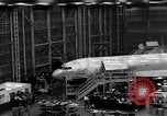 Standbild Bau der ersten Boeing Model 717 (KC-135) Renton Washington United States USA, 1956, aus Sekunde 60 historischem Filmmaterial Videoclip 65675049717