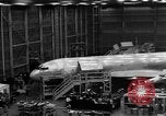 Standbild Bau der ersten Boeing Model 717 (KC-135) Renton Washington United States USA, 1956, aus Sekunde 61 historischem Filmmaterial Videoclip 65675049717