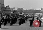 Standbild Parade New York City USA, 1936, aus Sekunde 10 historischem Filmmaterial Videoclip 65675049733