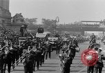 Standbild Parade New York City USA, 1936, aus Sekunde 15 historischem Filmmaterial Videoclip 65675049733