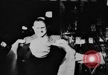Immagine di Cappotti Kansas City Missouri USA, 1933, secondo 10 filmato di repertorio 65675049747