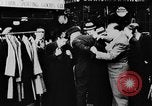 Immagine di Cappotti Kansas City Missouri USA, 1933, secondo 16 filmato di repertorio 65675049747