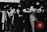 Immagine di Cappotti Kansas City Missouri USA, 1933, secondo 17 filmato di repertorio 65675049747