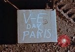 Standbild Allied Flags Paris Frankreich, 1945, aus Sekunde 4 historischem Filmmaterial Videoclip 65675049774