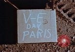 Standbild Allied Flags Paris Frankreich, 1945, aus Sekunde 6 historischem Filmmaterial Videoclip 65675049774