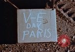 Standbild Allied Flags Paris Frankreich, 1945, aus Sekunde 9 historischem Filmmaterial Videoclip 65675049774