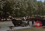 Standbild Allied Flags Paris Frankreich, 1945, aus Sekunde 12 historischem Filmmaterial Videoclip 65675049774