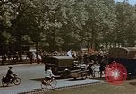 Standbild Allied Flags Paris Frankreich, 1945, aus Sekunde 13 historischem Filmmaterial Videoclip 65675049774