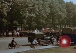 Standbild Allied Flags Paris Frankreich, 1945, aus Sekunde 14 historischem Filmmaterial Videoclip 65675049774