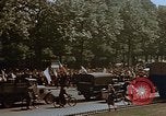 Standbild Allied Flags Paris Frankreich, 1945, aus Sekunde 18 historischem Filmmaterial Videoclip 65675049774
