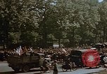 Standbild Allied Flags Paris Frankreich, 1945, aus Sekunde 22 historischem Filmmaterial Videoclip 65675049774