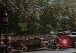 Standbild Allied Flags Paris Frankreich, 1945, aus Sekunde 27 historischem Filmmaterial Videoclip 65675049774