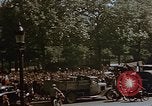 Standbild Allied Flags Paris Frankreich, 1945, aus Sekunde 28 historischem Filmmaterial Videoclip 65675049774